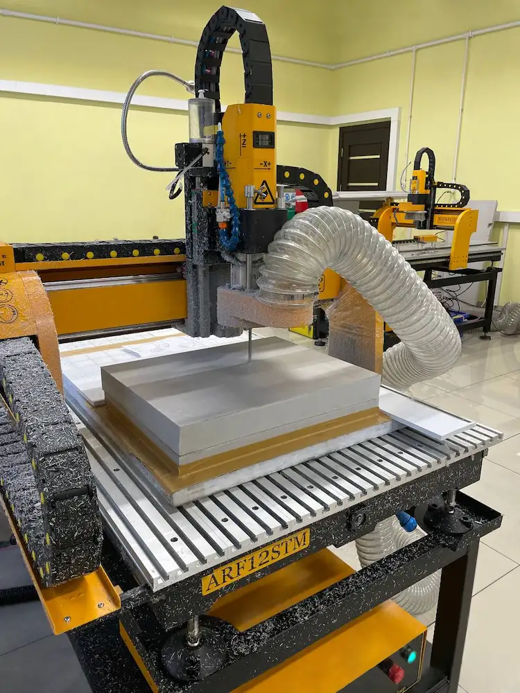 Фрезерный станок с ЧПУ